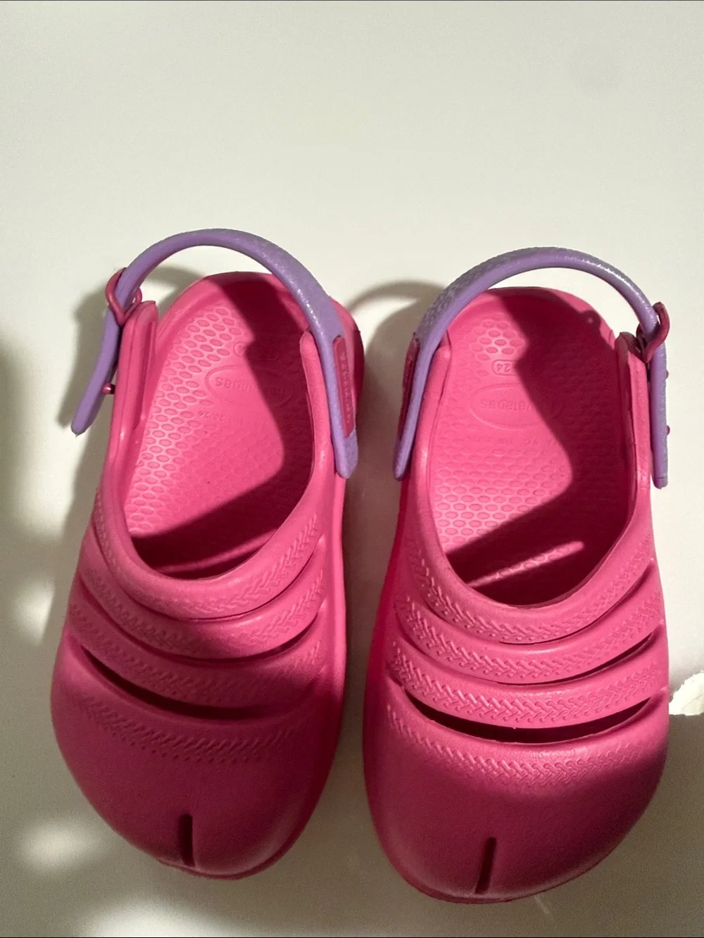 Havaianas Bright Pink Kids Sandals with Lavender Heel Straps Sz 9C